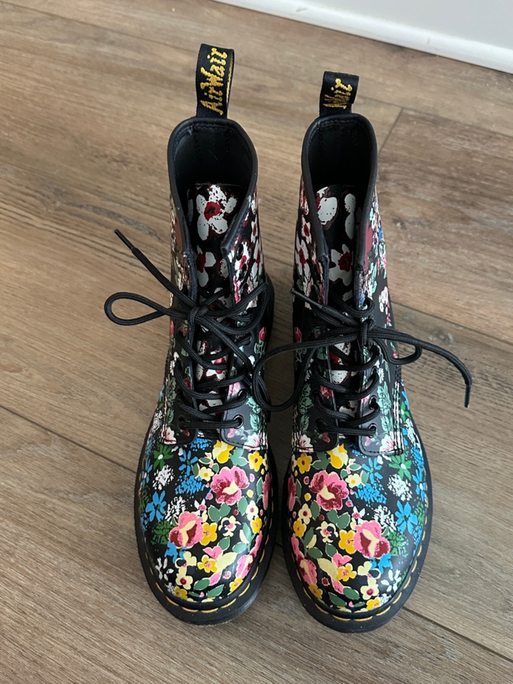 EUC Dr Martens Women’s Combat Boots 1460 Floral Mashup Leather Lace Up Size 9! 🌺 - Picture 2 of 6